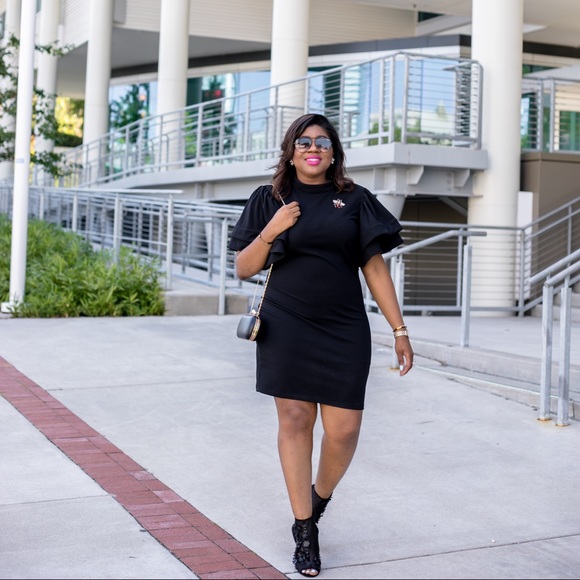 Meet your Posher, Ashley! ๐ - Picture 4 of 8